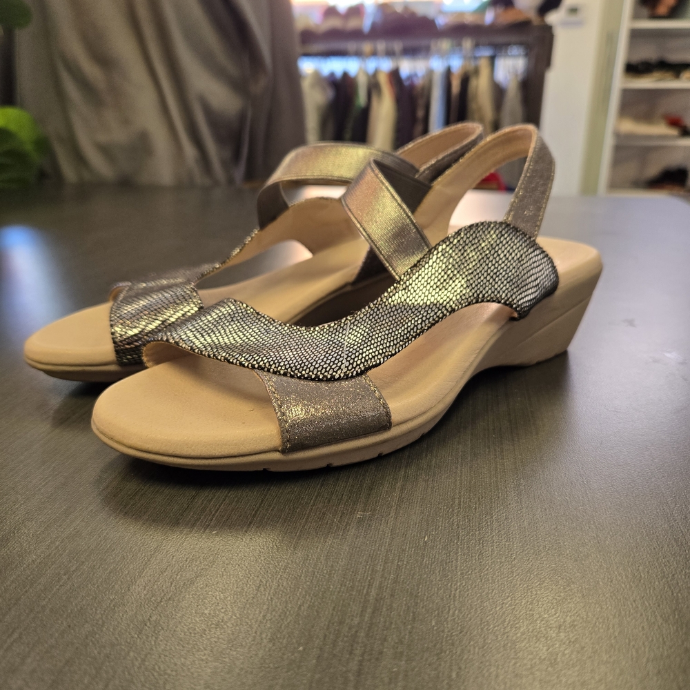 Elegant Gold Wedge Sandals